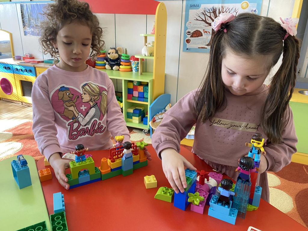 Децата учат чрез игра с LEGO Education - голяма снимка