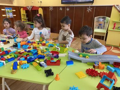 Децата учат чрез игра с LEGO Education 5