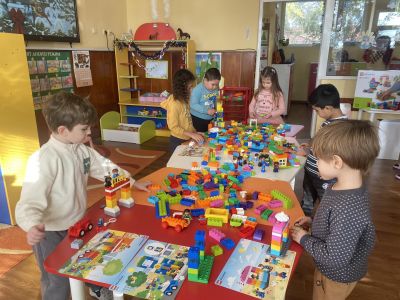 Децата учат чрез игра с LEGO Education 9